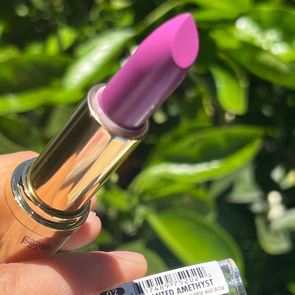 Lipstick - Picture 11 of 16